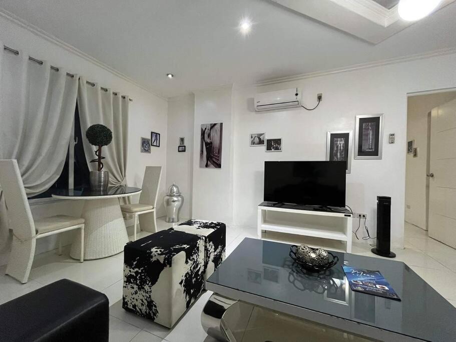 Kandi Big 1 Bedroom King Bed, Free Housekeeping, Wi-Fi Angeles Exterior photo